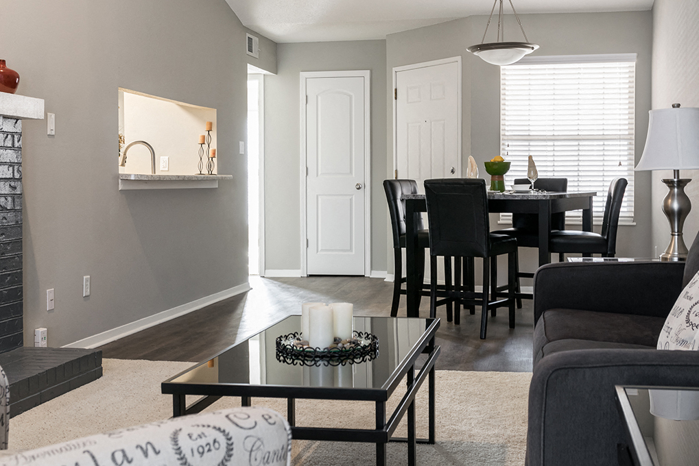 Willowbend Apartments, 14343 Willow Bend Park, Town and Country, MO